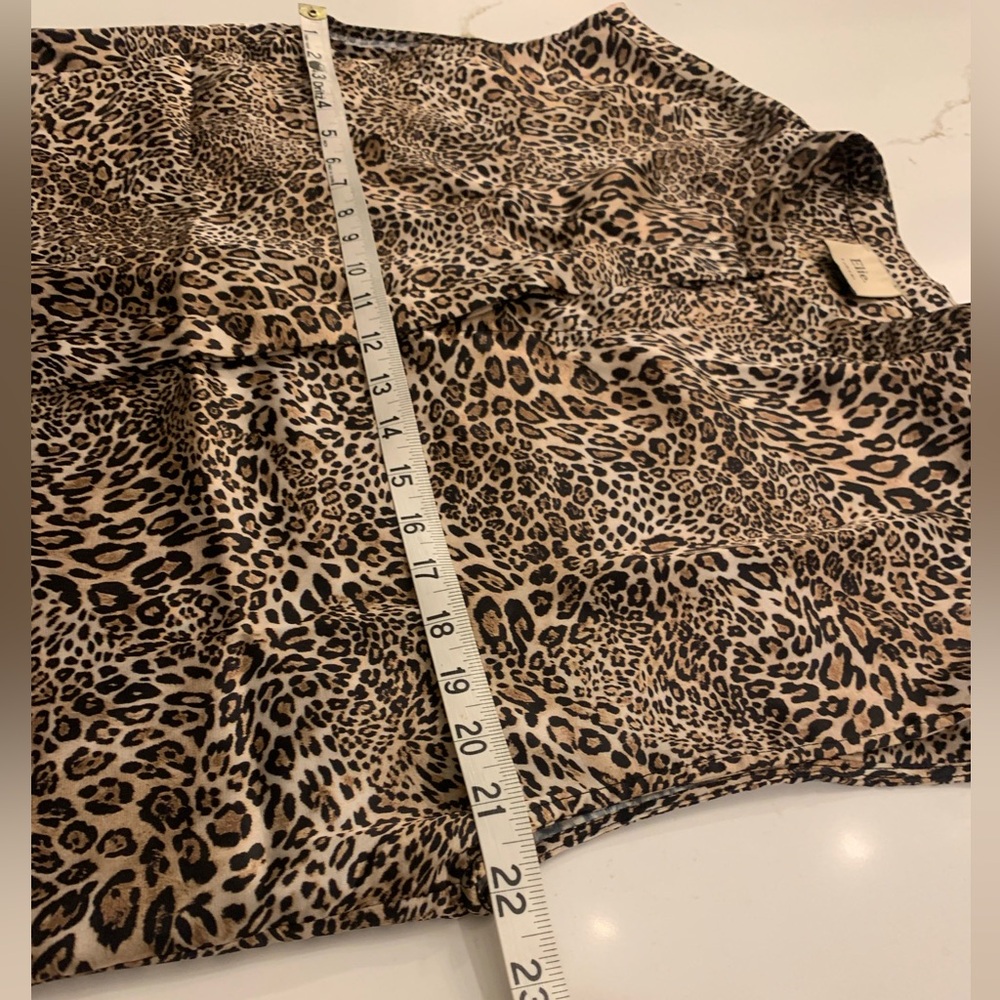 Tahari Leopard Animal Print Shirt Draped Sleeveless Blouse Women’s Size Medium. - Picture 6 of 11
